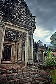 Angkor - Banteay Samre, West Gopura of the second enclosure, east (inner) side.